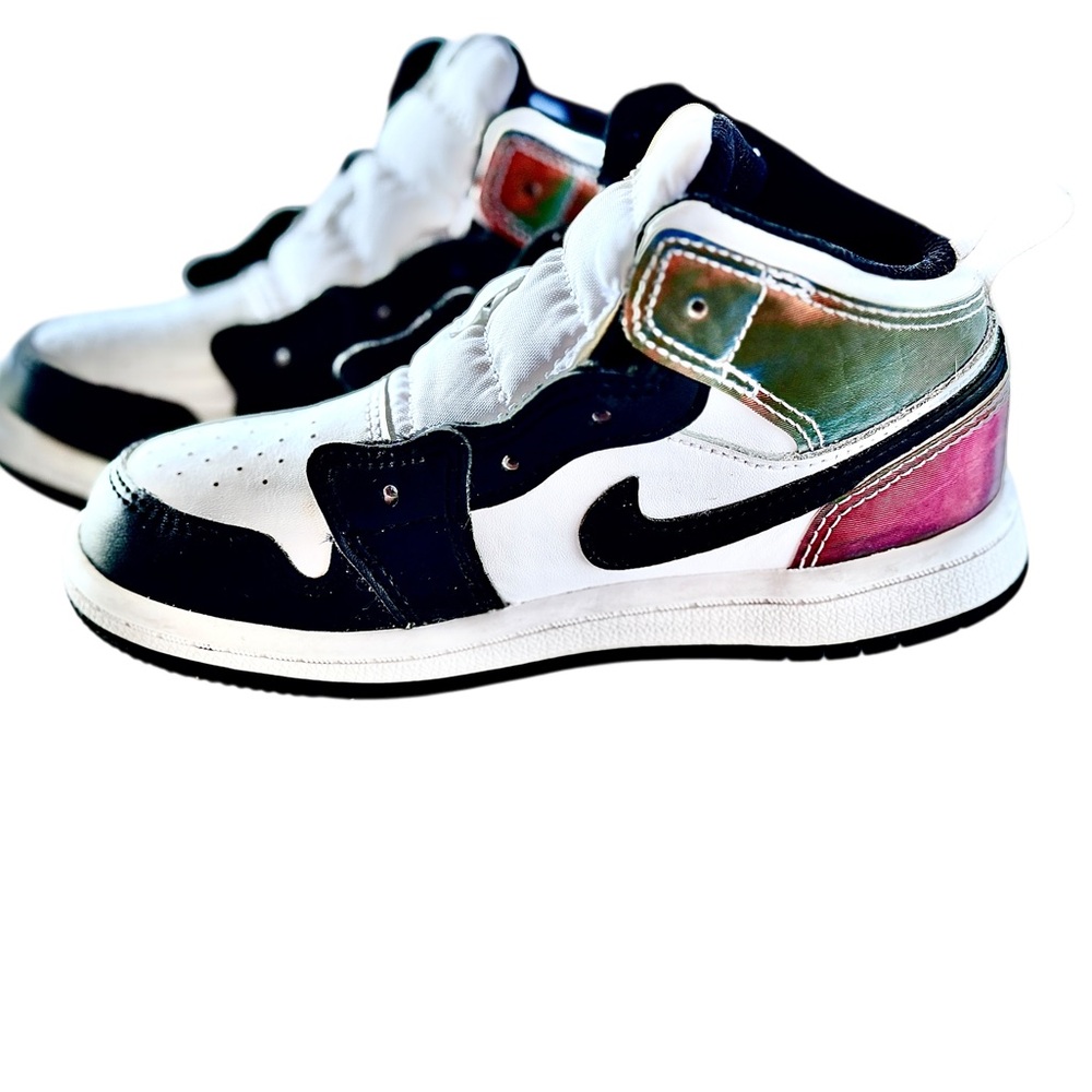 AIR JORDAN 1 MID SE "HEAT REACTIVE" - Color Changing